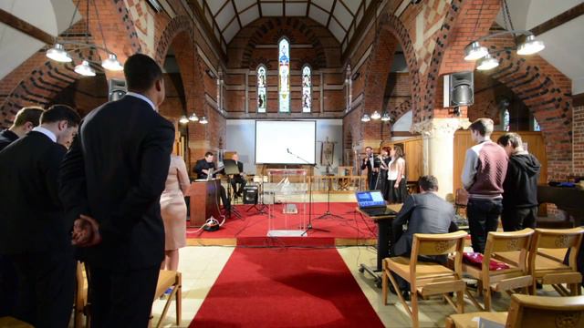 Славьте Бога - Newbold International Church смотреть онлайн