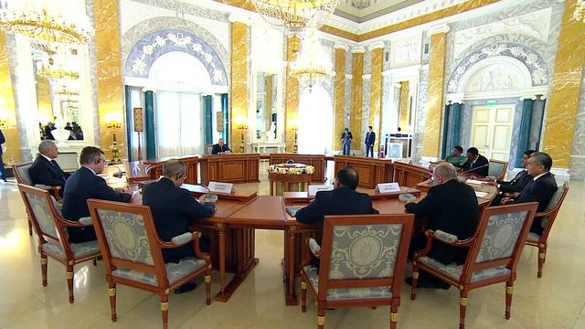 Путин встретился с представителями стран БРИКС по безопасности. смотреть онлайн