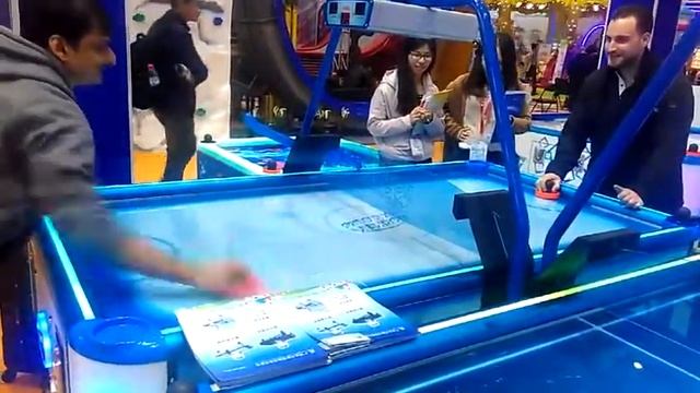 New air hockey game machine--Hockey star смотреть онлайн