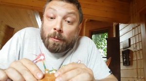 ПИРОЖКИ. часть 1.САШКА -КИПЯТОК  поедает обжигающие пирожки. Жесть. смотреть до конца)