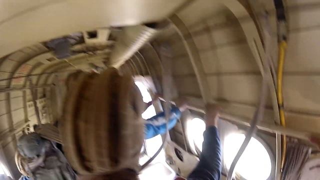 Прыжок с парашютом без инструктора смотреть онлайн