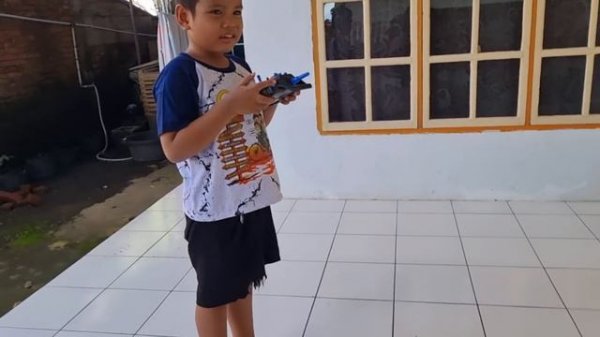 BOCIL nangis minta DRONE Zefa 🤣