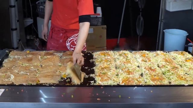 Этот Шеф-повар раскрывает все Секреты Рецепта Окономияки | Японская уличная еда смотреть онлайн