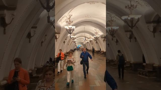 Загадка "синей" станции метро Арбатская в Москве. Всё же на виду, но почему так? смотреть онлайн