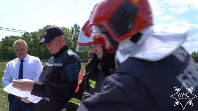 Спасатели провели учения на железной дороге в Руденске смотреть онлайн
