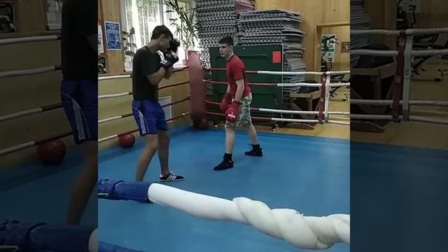 ?Лёгкий спаринг с КМС по боксу? смотреть онлайн