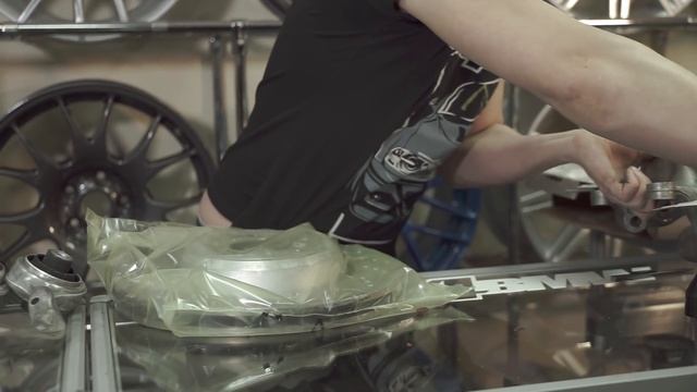 Передняя подвеска и тормоза BMW M-серии.Front suspension and brakes m-power vs stock 1-3 series bmw смотреть онлайн