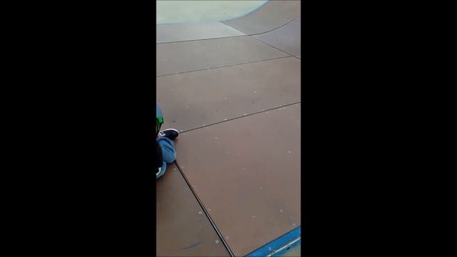 5 year old isaiah on his scooter skateboard bmx at skateparks смотреть онлайн