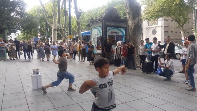 Tbilisi 22.07.2018. Rustaveli. проспект Руставели. Грузинские танцы. смотреть онлайн