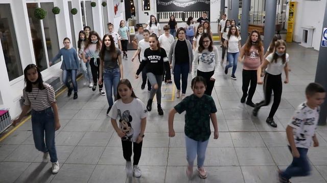 Nginesi ponono, afrička tradicijska/Mali zbor GŠ Josip Runjanin Vinkovci смотреть онлайн