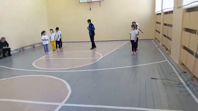 Открытый урок по физической культуре 2 класс. Тема: "Подвижные игры с элементами спортивных игр". смотреть онлайн