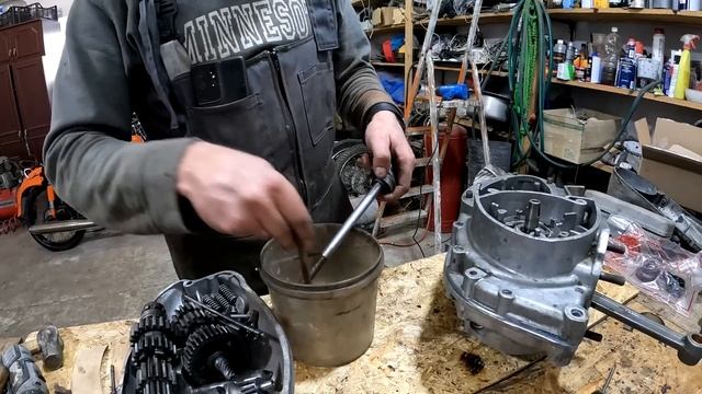 ПОПАЛ на ДЕНЬГИ! Дефектовка мотора ИЖ56. Разборка и сборка мотора. Заводим после капиталки. смотреть онлайн