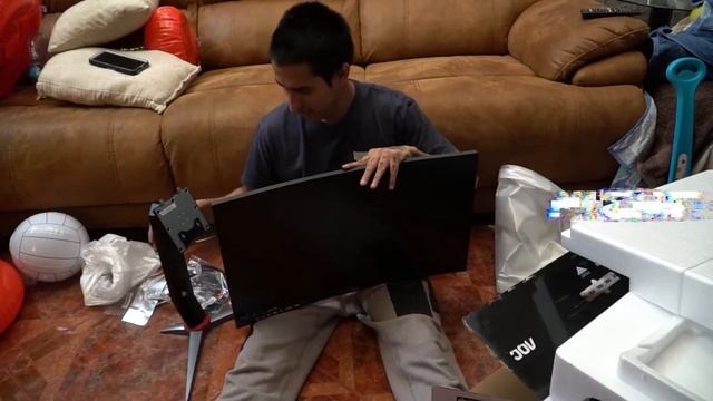 UNBOXING AOC-CQ27G2 144hz (ANTES JUGABA A 50HZ) смотреть онлайн