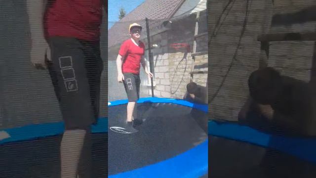 Прыгнул  и сломал ногу ?!