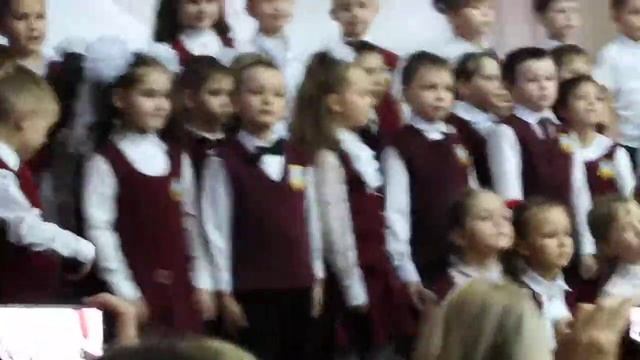 ПЕСНЯ... Праздник МАМЫ, ИСПОЛНЯЕТ 1 Б КЛ.. смотреть онлайн