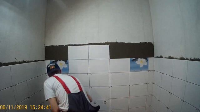 Как быстро положить плитку на стены.Скоростная укладка плитки в ванной комнате за 7,5 часов смотреть онлайн