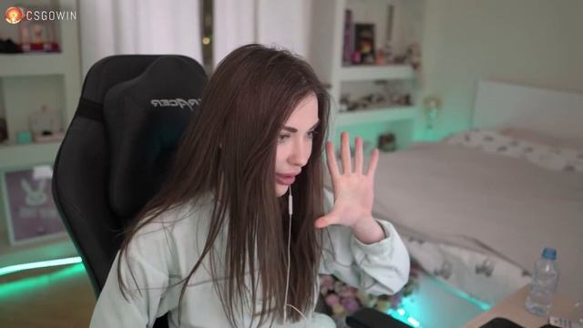 АРИНЯН ОПЯТЬ УВЕЛИЧИЛА ГУБЫ??? / AHRINYAN смотреть онлайн