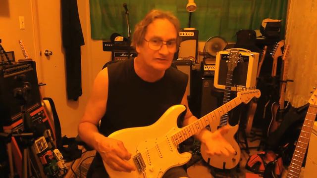 Squier Bullet VS MIM Player Strat смотреть онлайн
