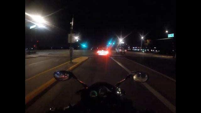 Roberto  Camino A Trabajo Yamaha Fz1 2003