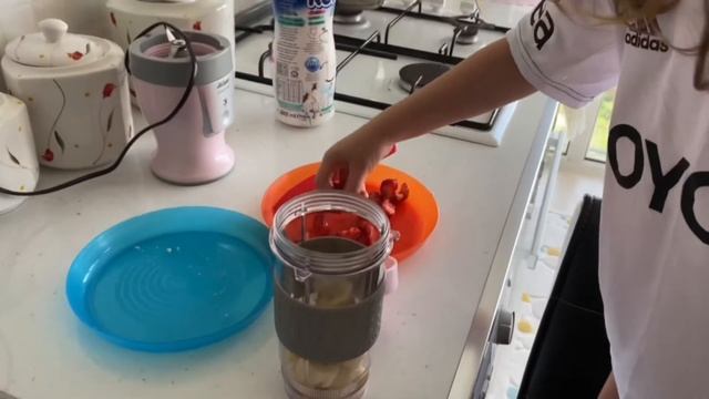 Duru Arzum ShakeN Take Cool ile Smoothie Yapıyor! смотреть онлайн