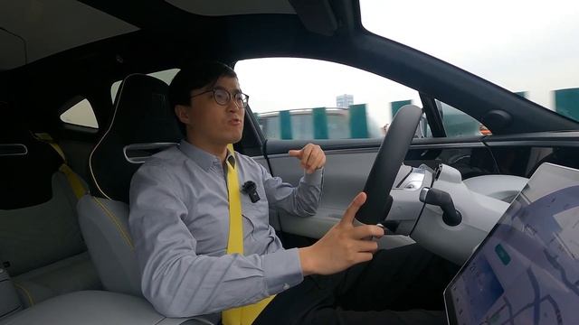 Amazing Urban Autonomous Driving by Huawei - Avatr 11 Review смотреть онлайн