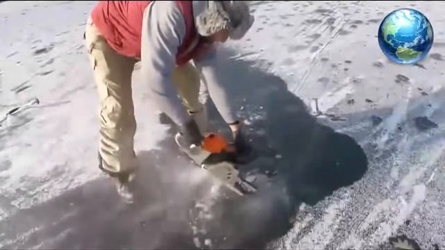 Две рыбы замерзли в ОЧЕНЬ СТРАННОМ положении смотреть онлайн