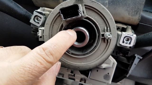 Volkswagen Caddy 2008 airbag light on, code 00588. Fault finding and repair. смотреть онлайн