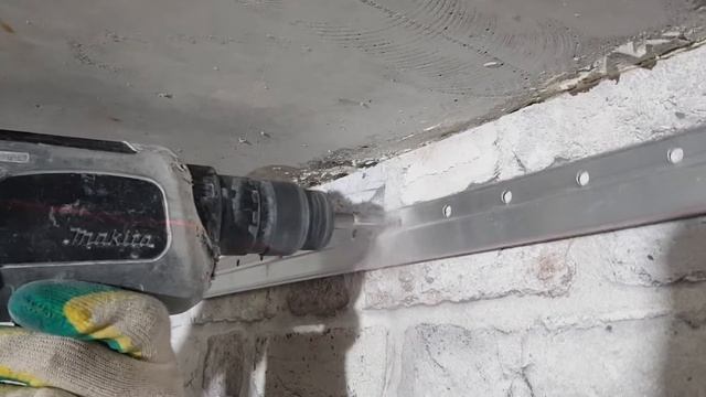 Вся пыль на обоях.Сверление перфоратором смотреть онлайн