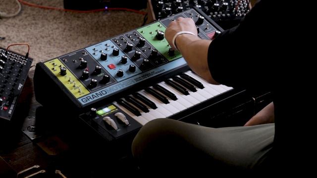 Moog Grandmother | Semi-Modular Synthesizer | Vintage King смотреть онлайн