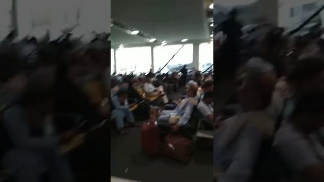 Аэропорт Дубаи, транзитный полет в Грузию. смотреть онлайн