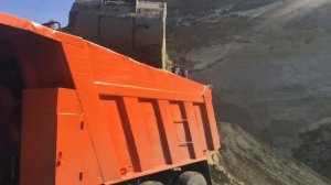 Погрузка песка в карьере ( 9 кубов )