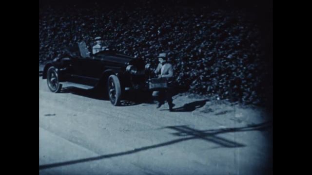 Monty Banks in 'The Horseshoe' fragment смотреть онлайн