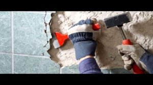 Стук молотка. Удары молотком.  High-quality sound of hammering on the wall.