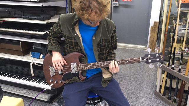 Gibson SG Bass смотреть онлайн