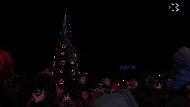 Зажгли ГЛАВНУЮ НОВОГОДНЮЮ ЁЛОЧКУ,площадь НАХИМОВА,СЕВАСТОПОЛЬ смотреть онлайн