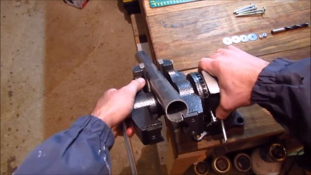 Bricolage : Comment installer un étau rotatif multifonction sur un établi - YATO YT-6505 смотреть онлайн