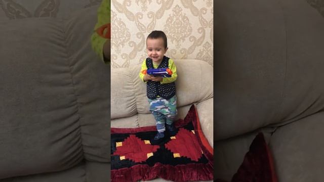 #vlog #Picking #nose #Baby #shoot #Ребёнок #стреляет из #автомата #Ковыряется в носу смотреть онлайн