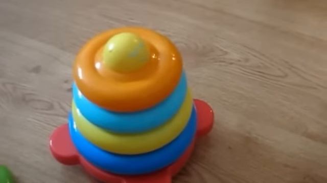 Пирамидка TOMY смотреть онлайн