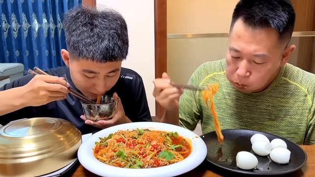 这样的老爸，就要这样的对待他#eating show#eating challenge#husband and wife eating food#eating#mukbang #asmr eatin смотреть онлайн