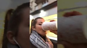 Писаю под кустиком