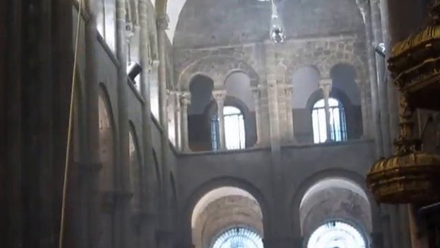 Thurible- Botafuneiro in Santiago Cathedral Spain смотреть онлайн