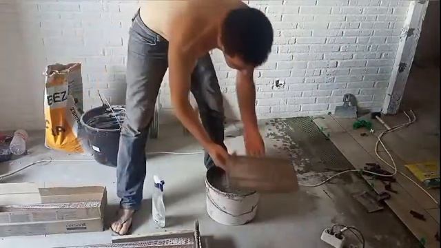 Строю сам. Плитка на полу в кухне, продолжается... смотреть онлайн