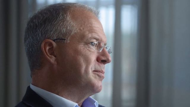 How Volvo Group's connected vehicles and machines can make a difference for customers and society смотреть онлайн