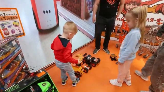 Сергей Харитонов, профессиональный ММА боец в магазине Рыжий в Сочи! смотреть онлайн