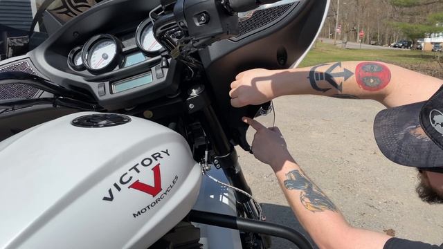Victory Cross Country Lower Fairing Wind Deflector Install смотреть онлайн