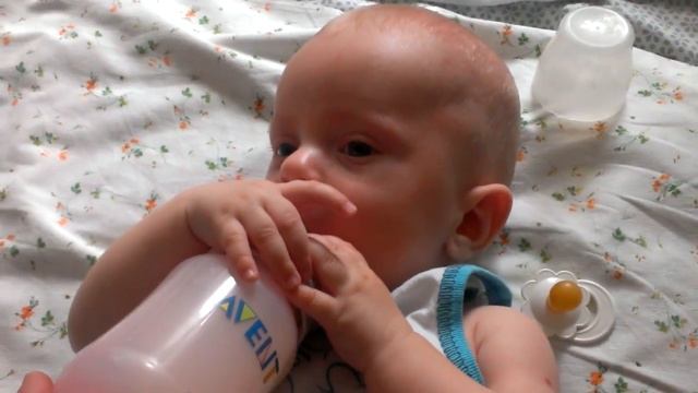 Голодный малыш.