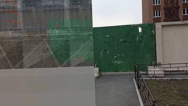 В Кемерово Найдены Свидетели падения На Детскую Площадку Бетонного Забора смотреть онлайн