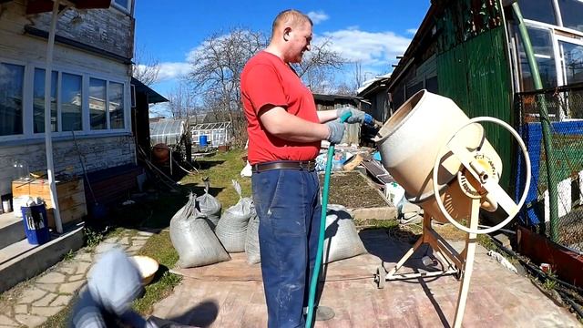 Квест по облагораживанию деревянного дома. Часть 3. Укрепление завалинки/ спасение от мышей и крыс. смотреть онлайн