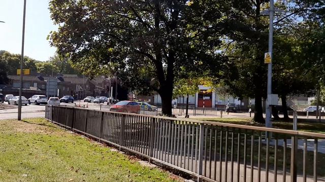Thames valley police IRV responding on blue lights and priority siren. смотреть онлайн