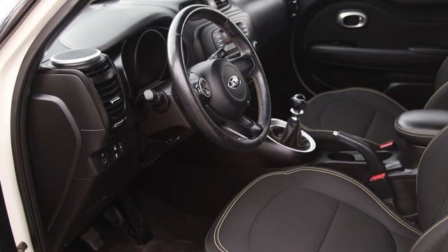 Kia Soul бежевый смотреть онлайн